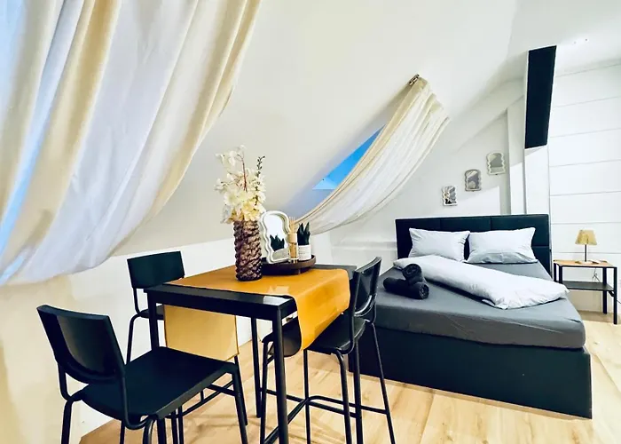 Private In Comfortable 5-bedroom Near Train Station * Vienna