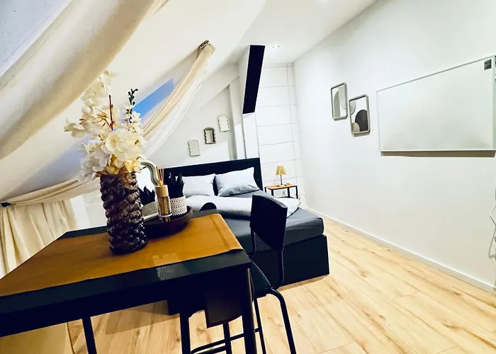 Private In Comfortable 5-bedroom Near Train Station * Vienna