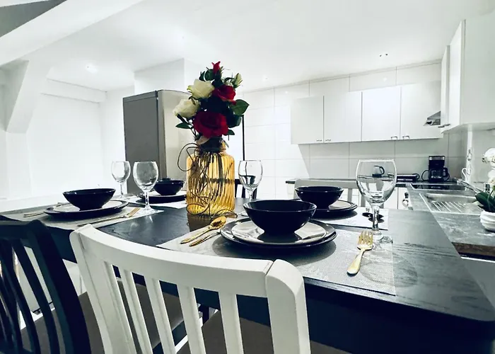 Private In Comfortable 5-bedroom Near Train Station * Vienna