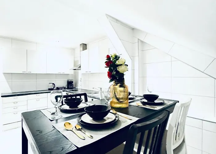 Apartment Private In Comfortable 5-bedroom Near Train Station