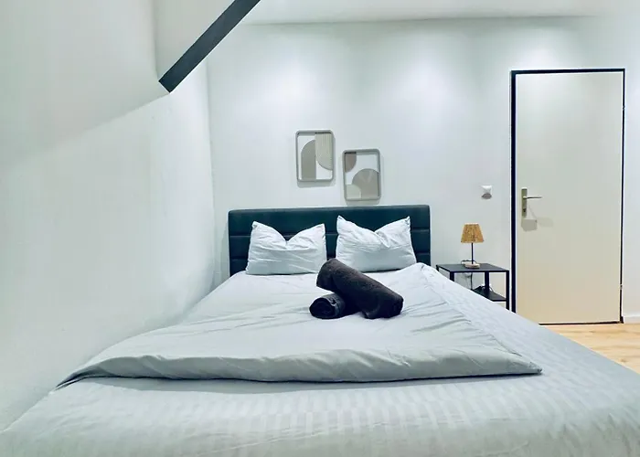 Apartment Private In Comfortable 5-bedroom Near Train Station *