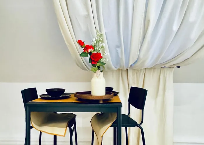 Private In Comfortable 5-bedroom Near Train Station Apartment *
