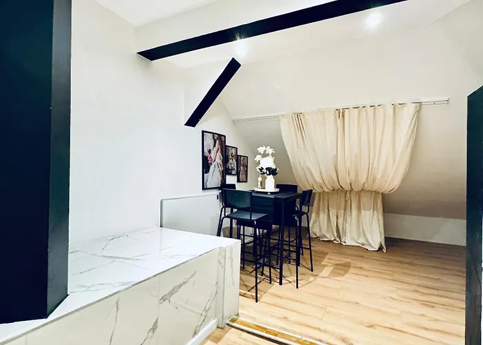 Private In Comfortable 5-bedroom Near Train Station Apartment Vienna