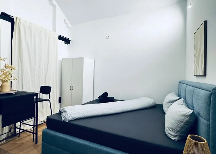 Apartment Private In Comfortable 5-bedroom Near Train Station *
