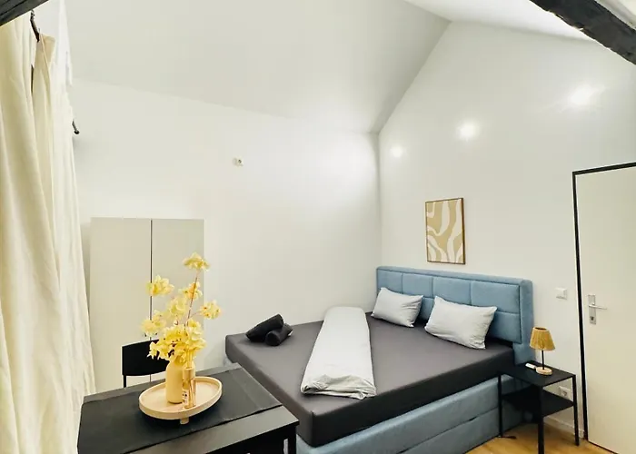 Apartment Private In Comfortable 5-bedroom Near Train Station *