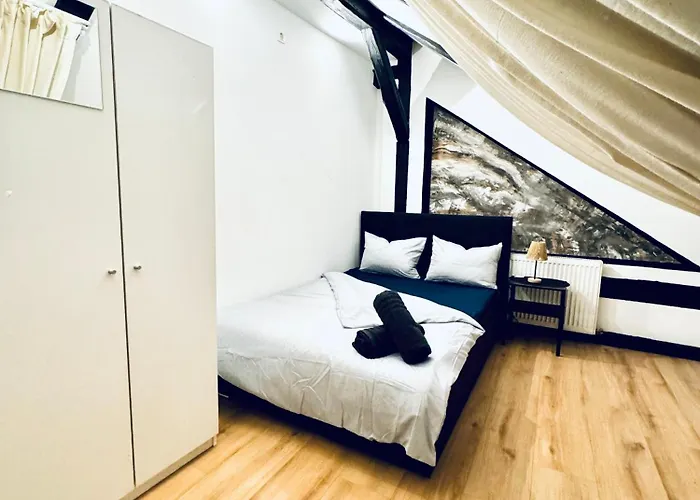 Apartment Private In Comfortable 5-bedroom Near Train Station *
