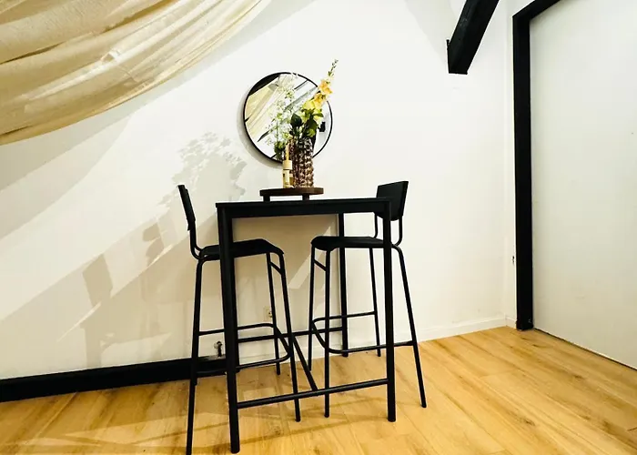 Private In Comfortable 5-bedroom Near Train Station * Vienna